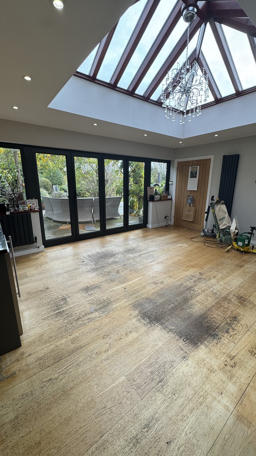 Véranda avec parquet abîmé avant ponçage